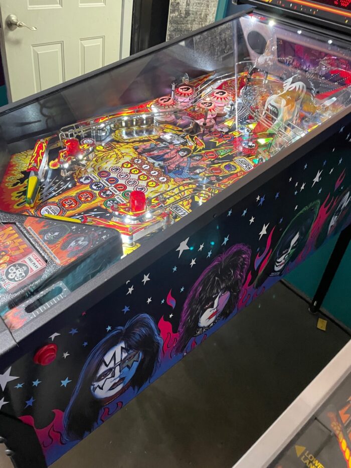 stern kiss pinball machine1