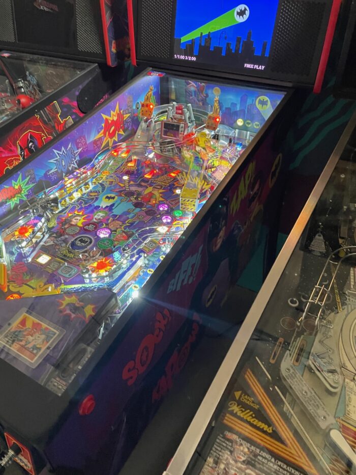 batmna arcade pinball machine